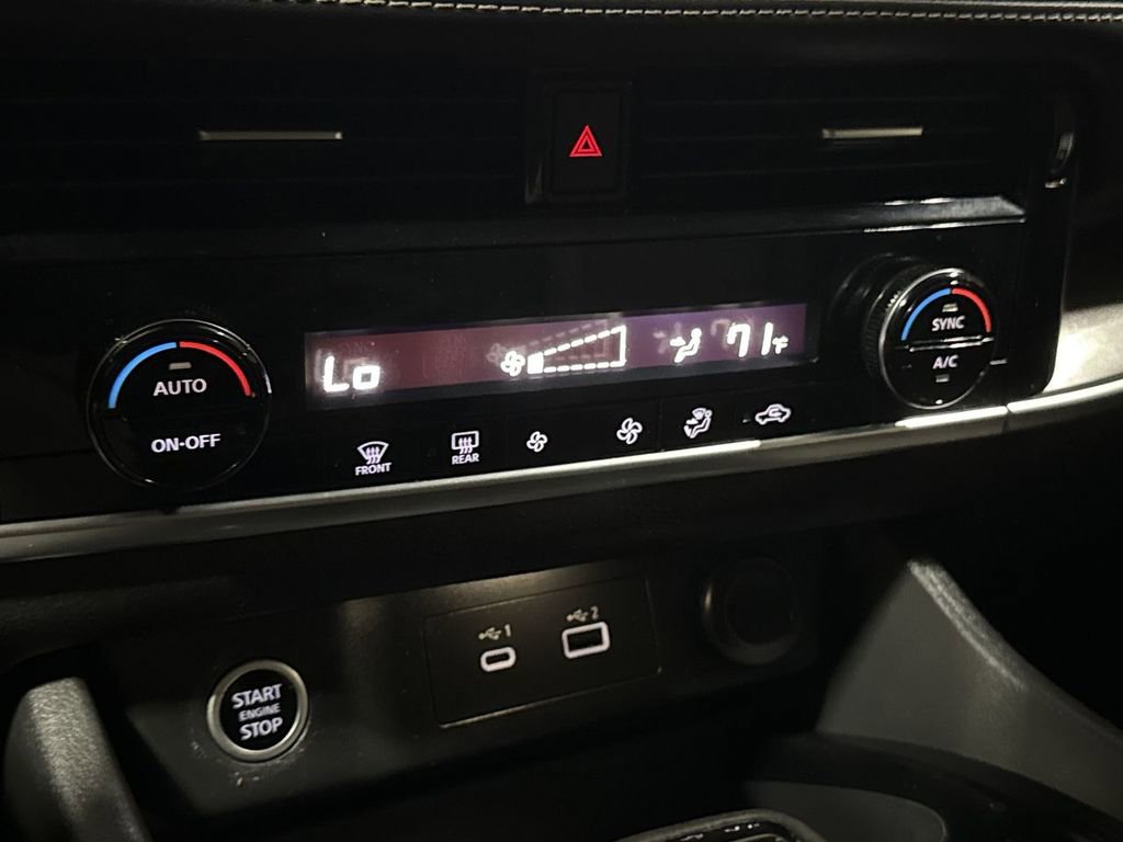 Used 2021 Nissan Rogue SV AWD/4WD image 16