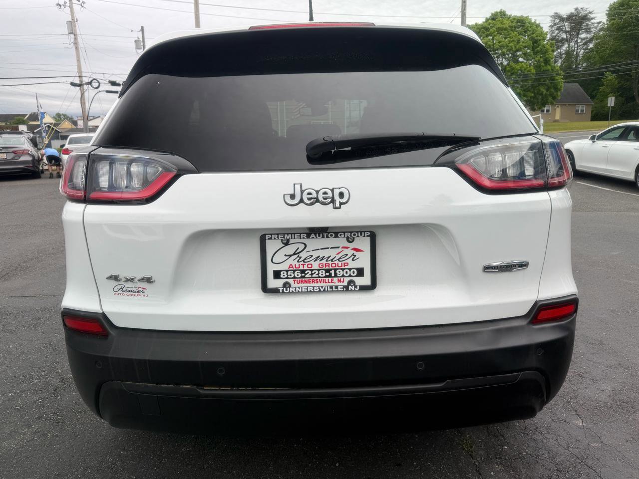 Used 2021 Jeep Cherokee Latitude Plus AWD/4WD image 6