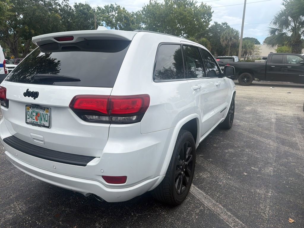 Used 2018 Jeep Grand Cherokee Altitude RWD image 14