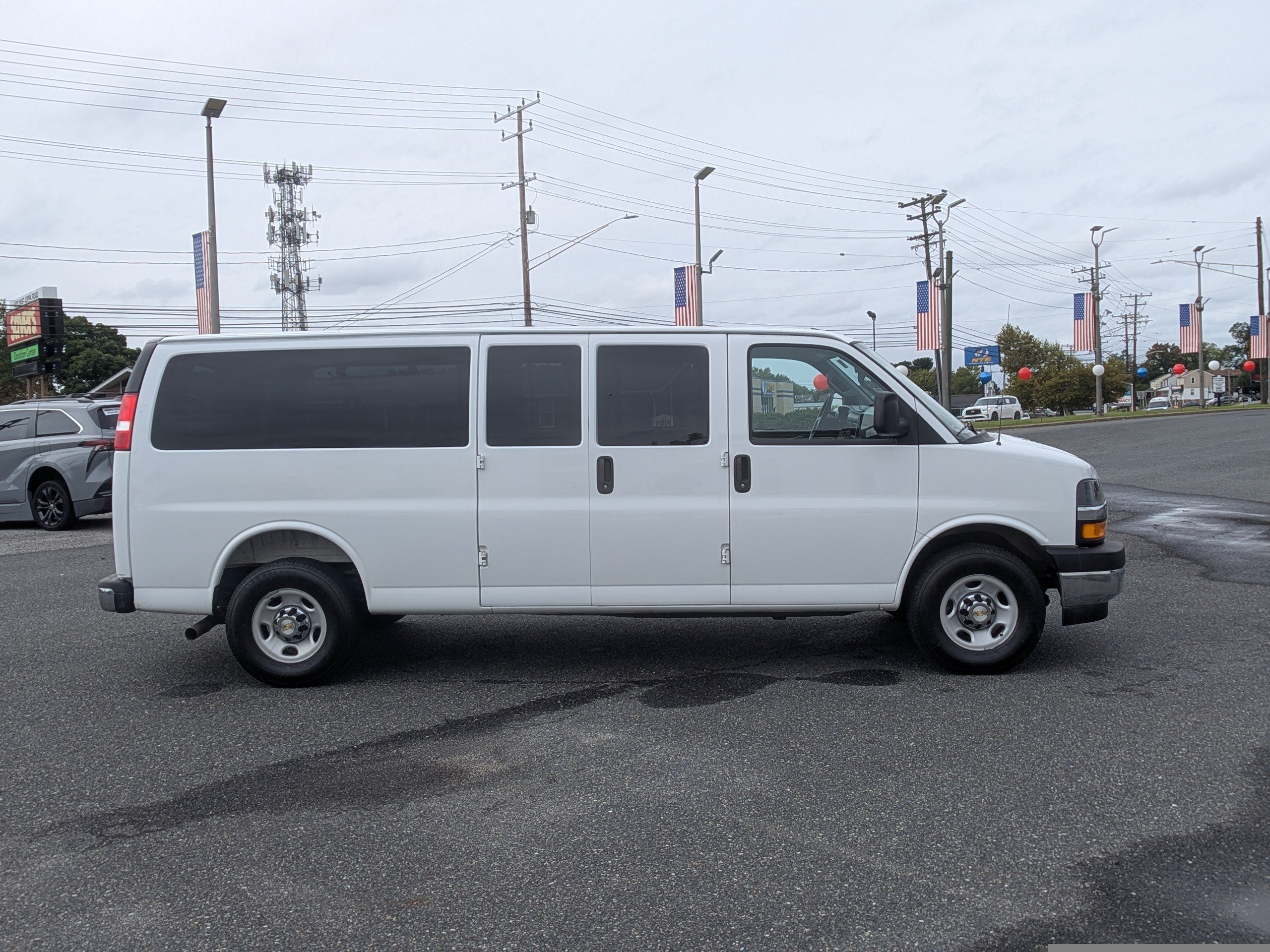 Used 2025 Chevrolet Express 3500 LT w/ LT Preferred Equipment Group RWD image 10