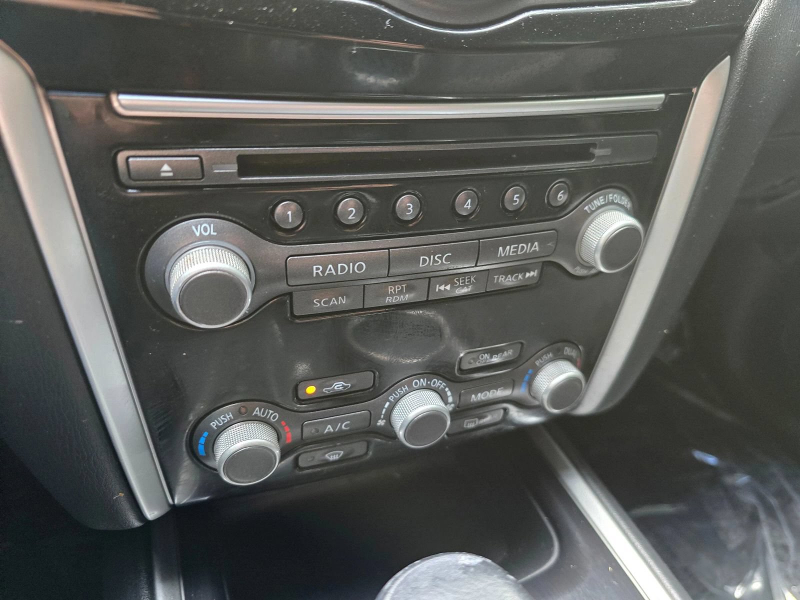 Used 2018 Nissan Pathfinder SV AWD/4WD image 29