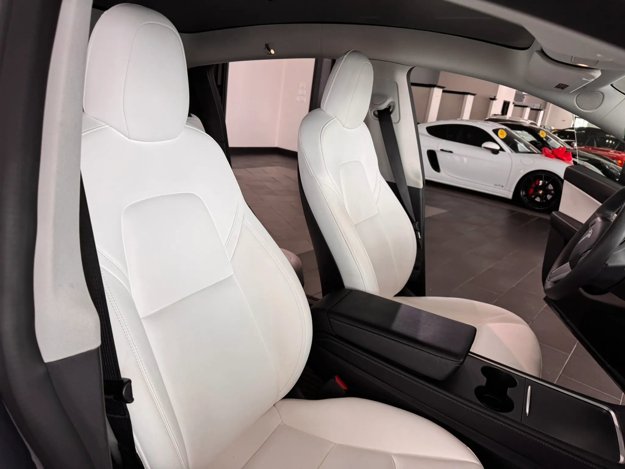 Used 2022 Tesla Model Y Long Range image 14