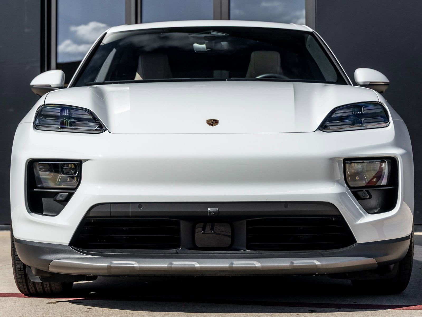 Certified 2025 Porsche Macan 4S Electric image 8