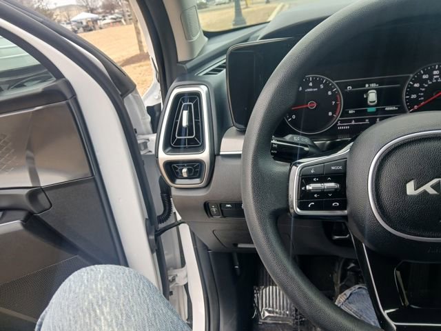 Certified 2023 Kia Sorento LX image 27