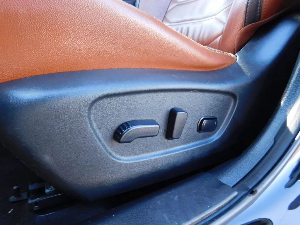 Used 2019 Nissan Rogue SL w/ Premium Package image 18