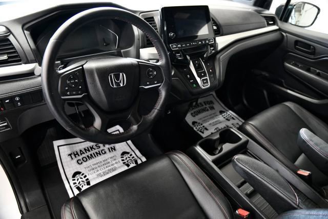 Used 2023 Honda Odyssey Sport image 3
