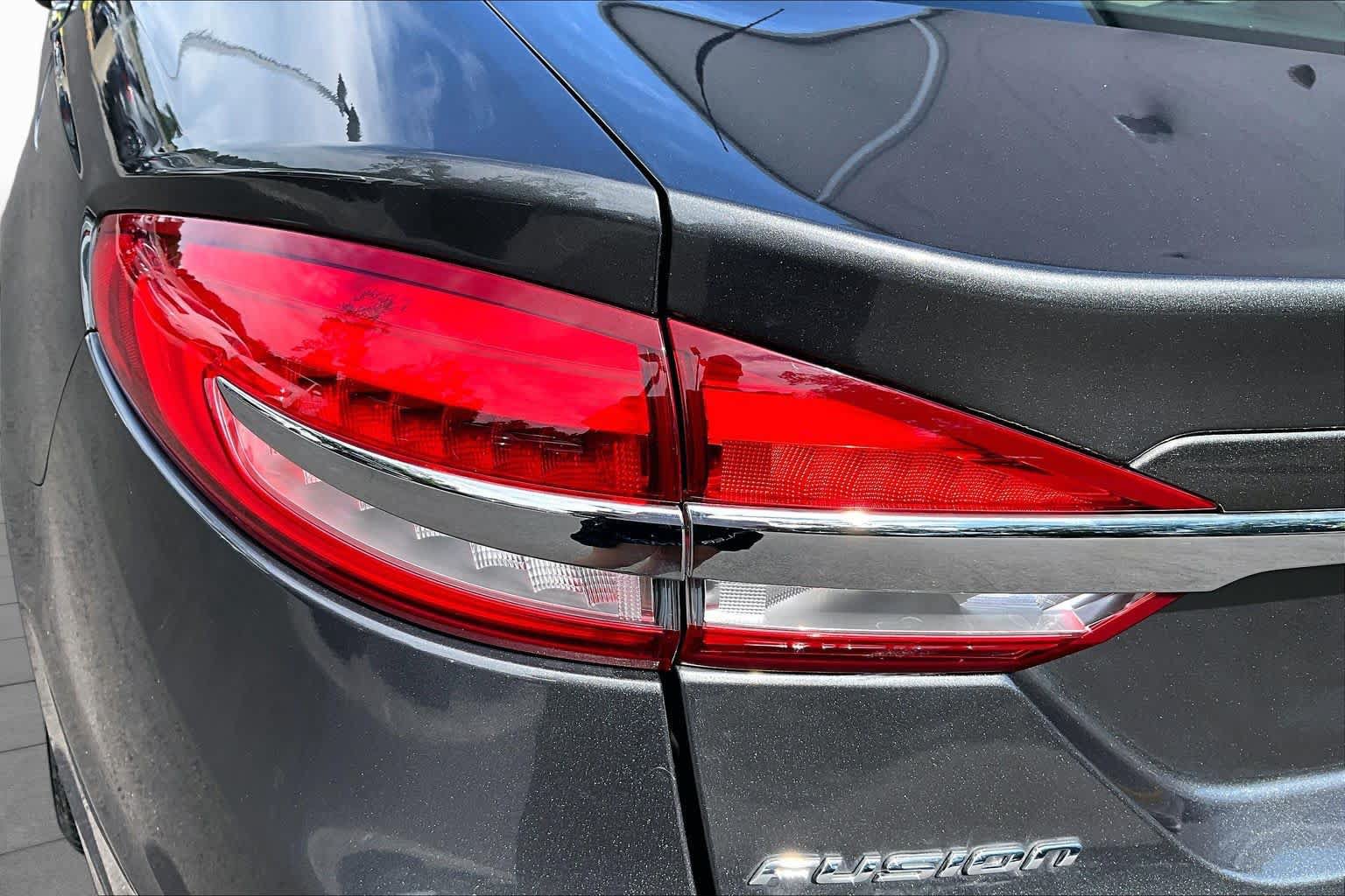 Used 2018 Ford Fusion SE w/ Fusion SE Technology Package FWD image 28