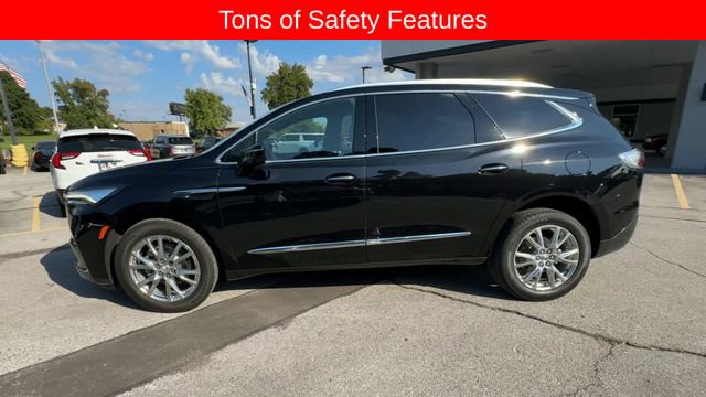 Used 2023 Buick Enclave Premium w/ Experience Buick Package FWD image 5