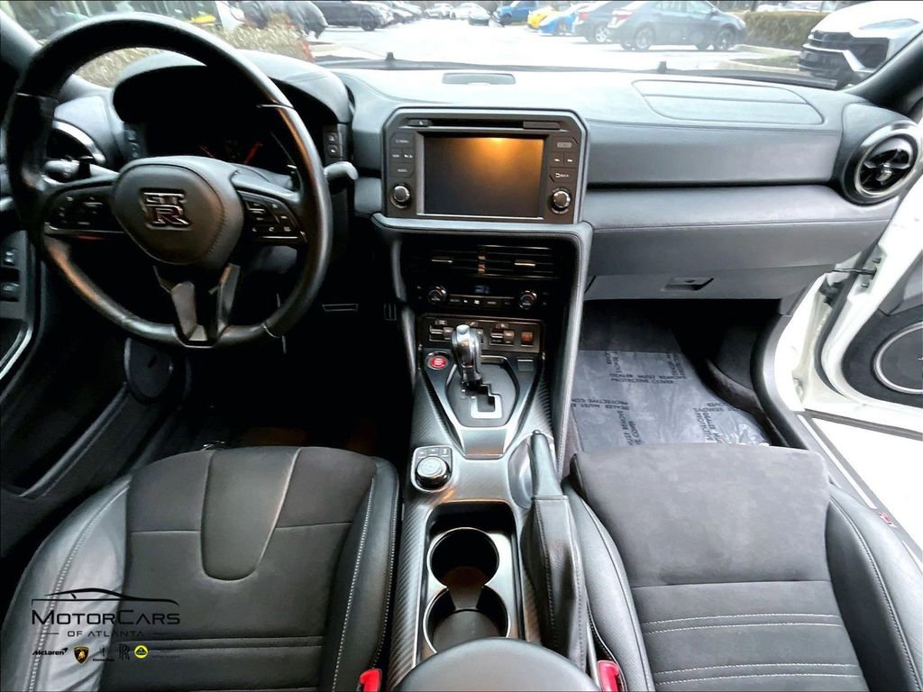 Used 2021 Nissan GT-R Premium image 13