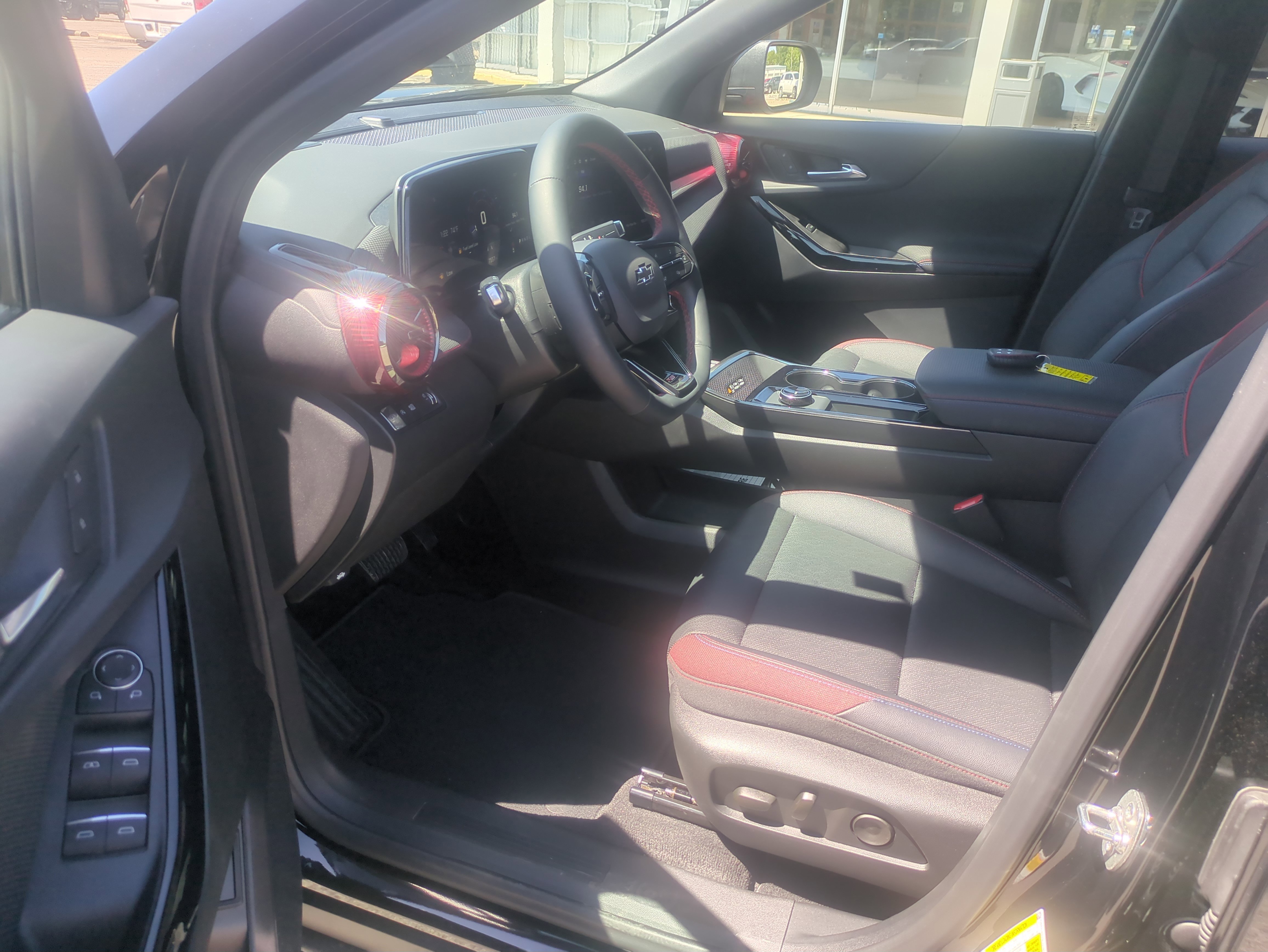 Used 2025 Chevrolet Equinox RS w/ Safety and Technology Package FWD image 7