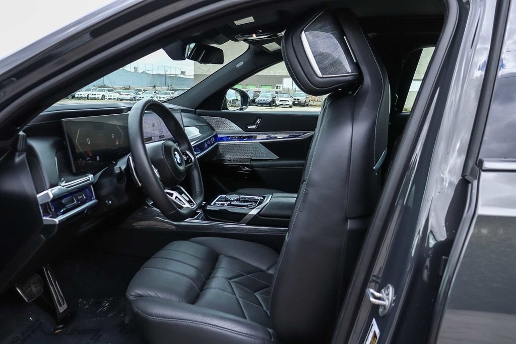 Used 2023 BMW 760i xDrive w/ Luxury Rear Seating Package AWD/4WD image 18