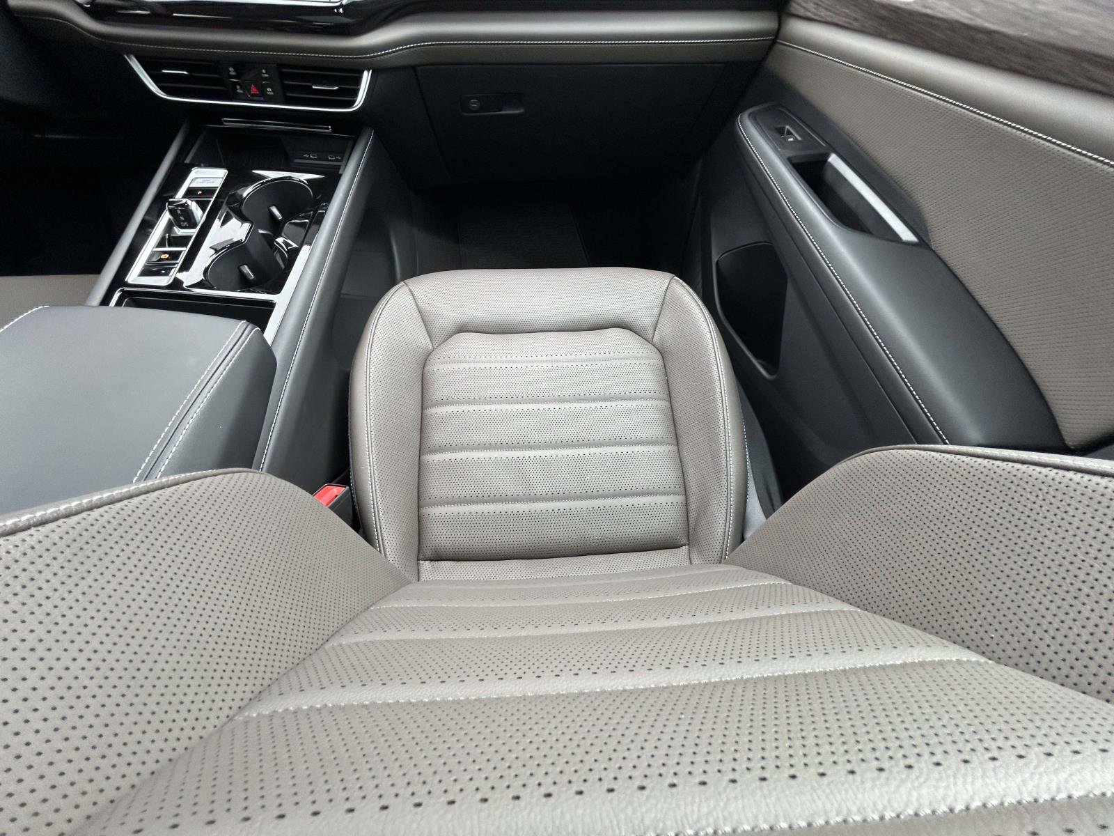 Used 2025 Volkswagen Atlas SEL image 15