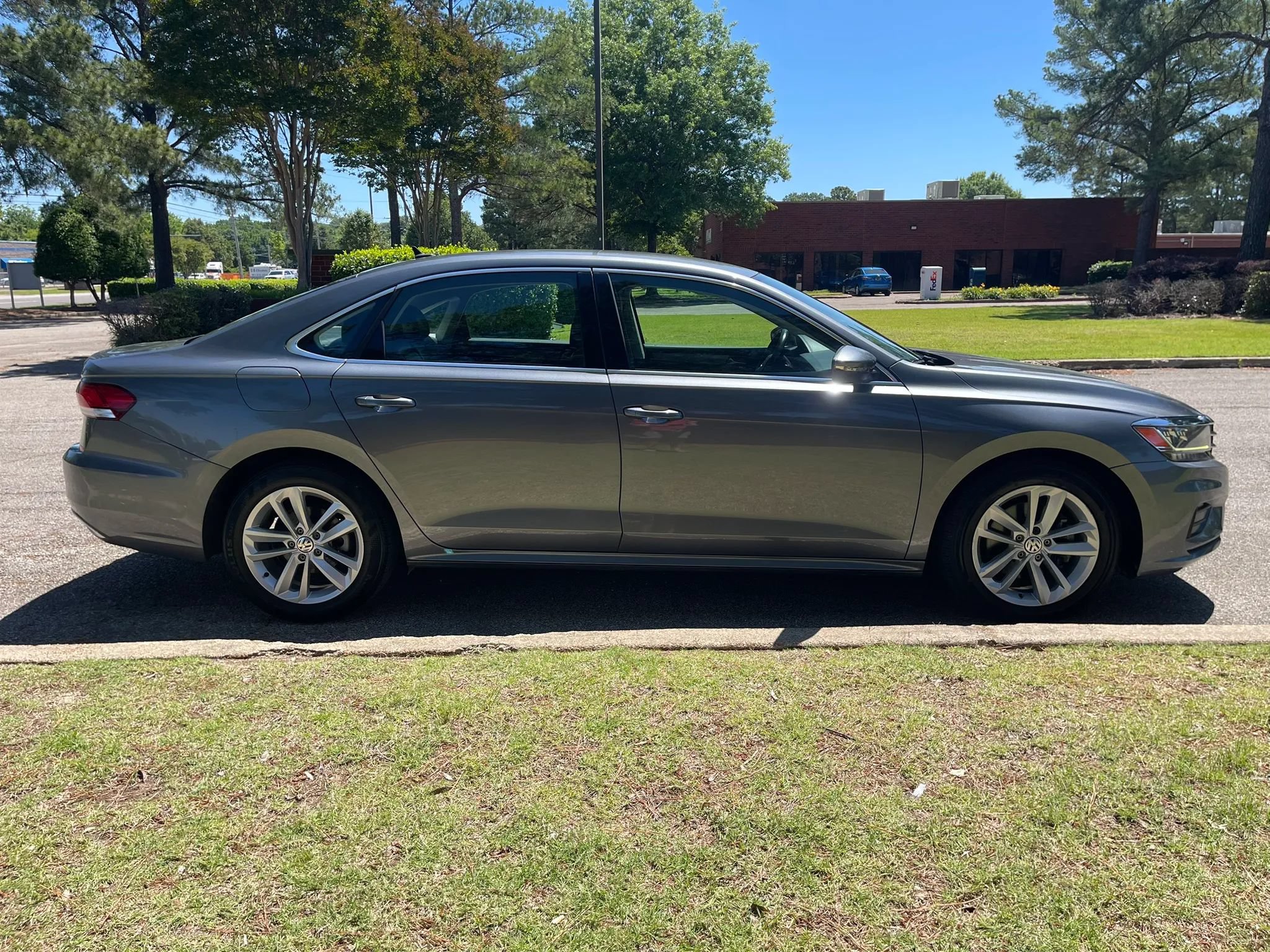 Used 2020 Volkswagen Passat 2.0T SE FWD image 6