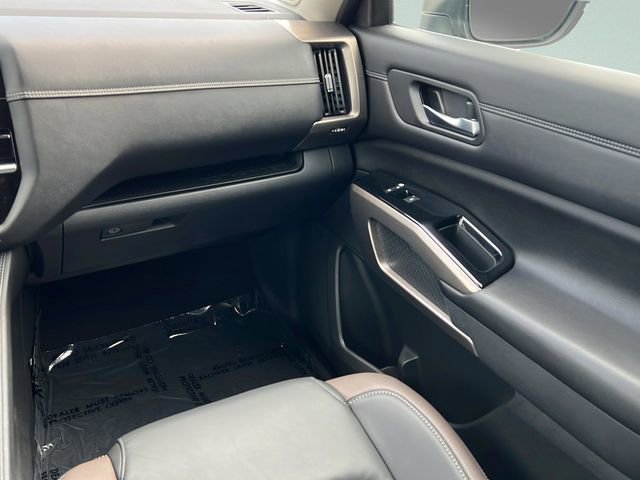 Used 2022 Nissan Pathfinder Platinum w/ Cargo Package FWD image 13