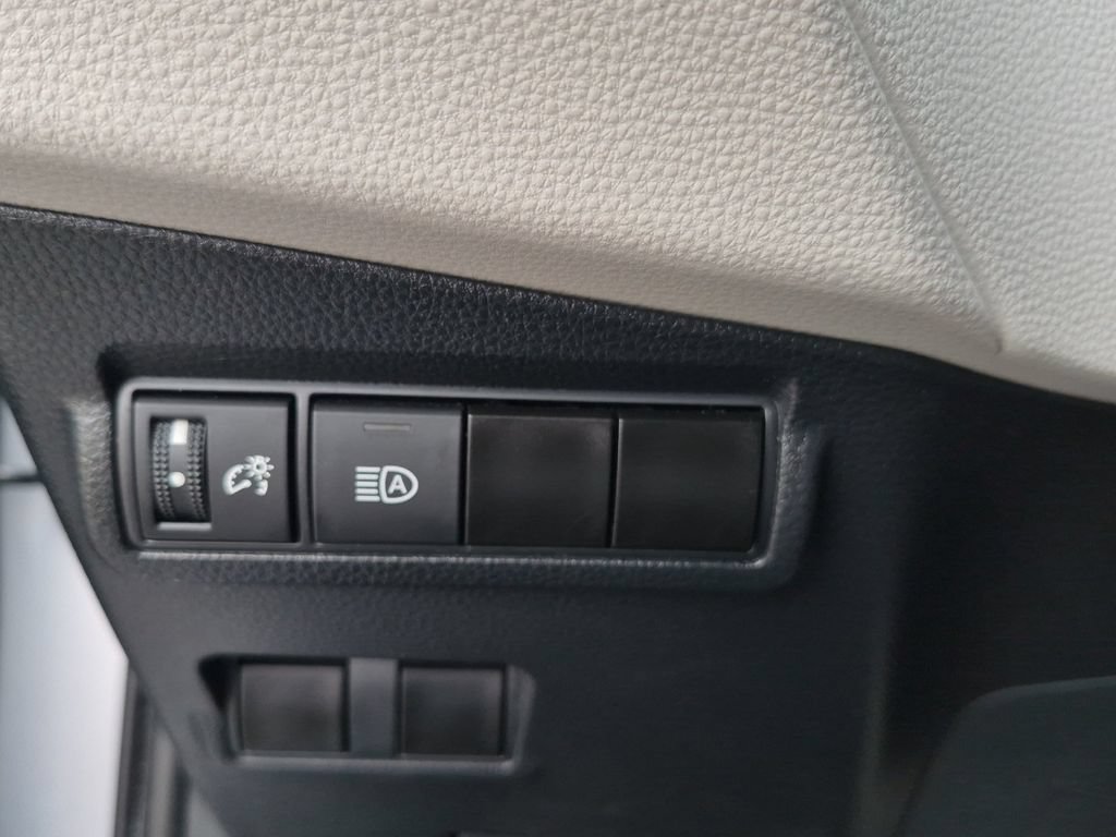 Used 2024 Toyota Corolla Cross L FWD image 30