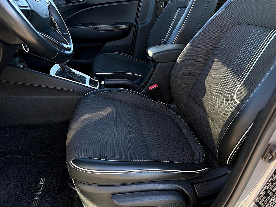 Used 2022 Hyundai Venue Limited w/ Cargo Package image 10