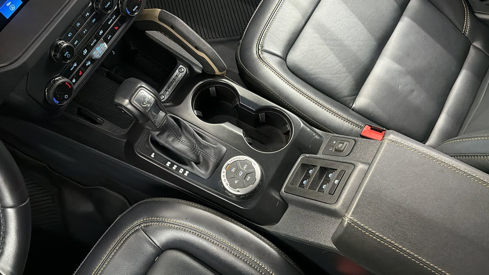 Used 2025 Ford Bronco Badlands image 26