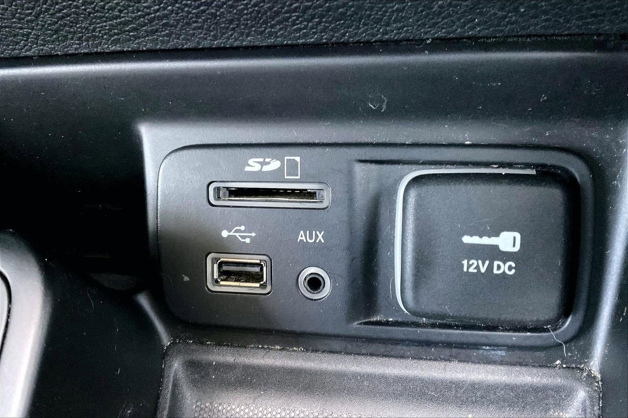 Used 2017 Jeep Cherokee Limited AWD/4WD image 18