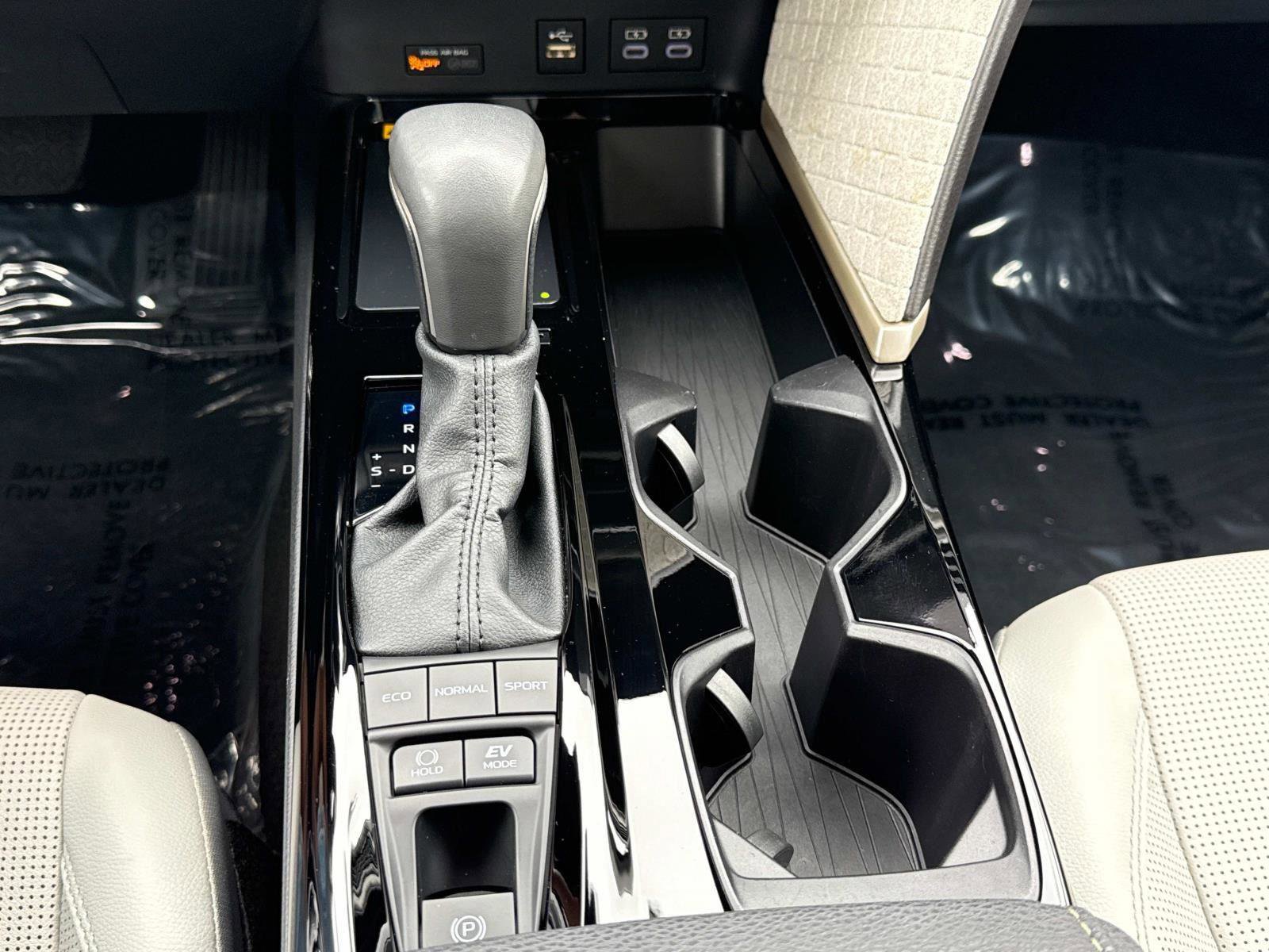 Used 2025 Toyota Camry XLE image 6