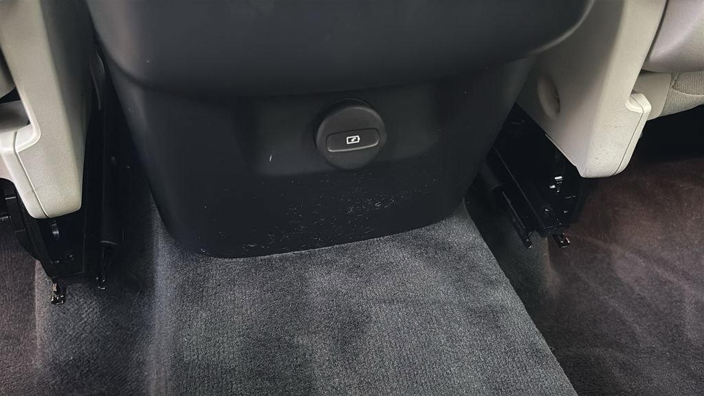 Used 2023 Volvo XC60 B5 Plus w/ Climate Package image 10