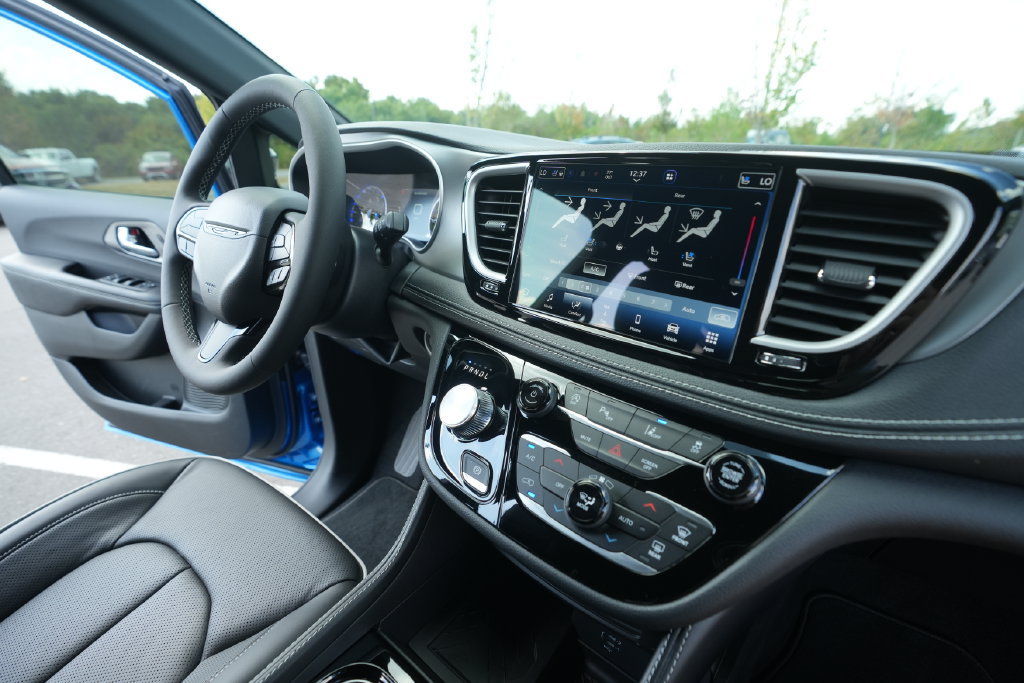 New 2027 Chrysler Pacifica Limited FWD image 36