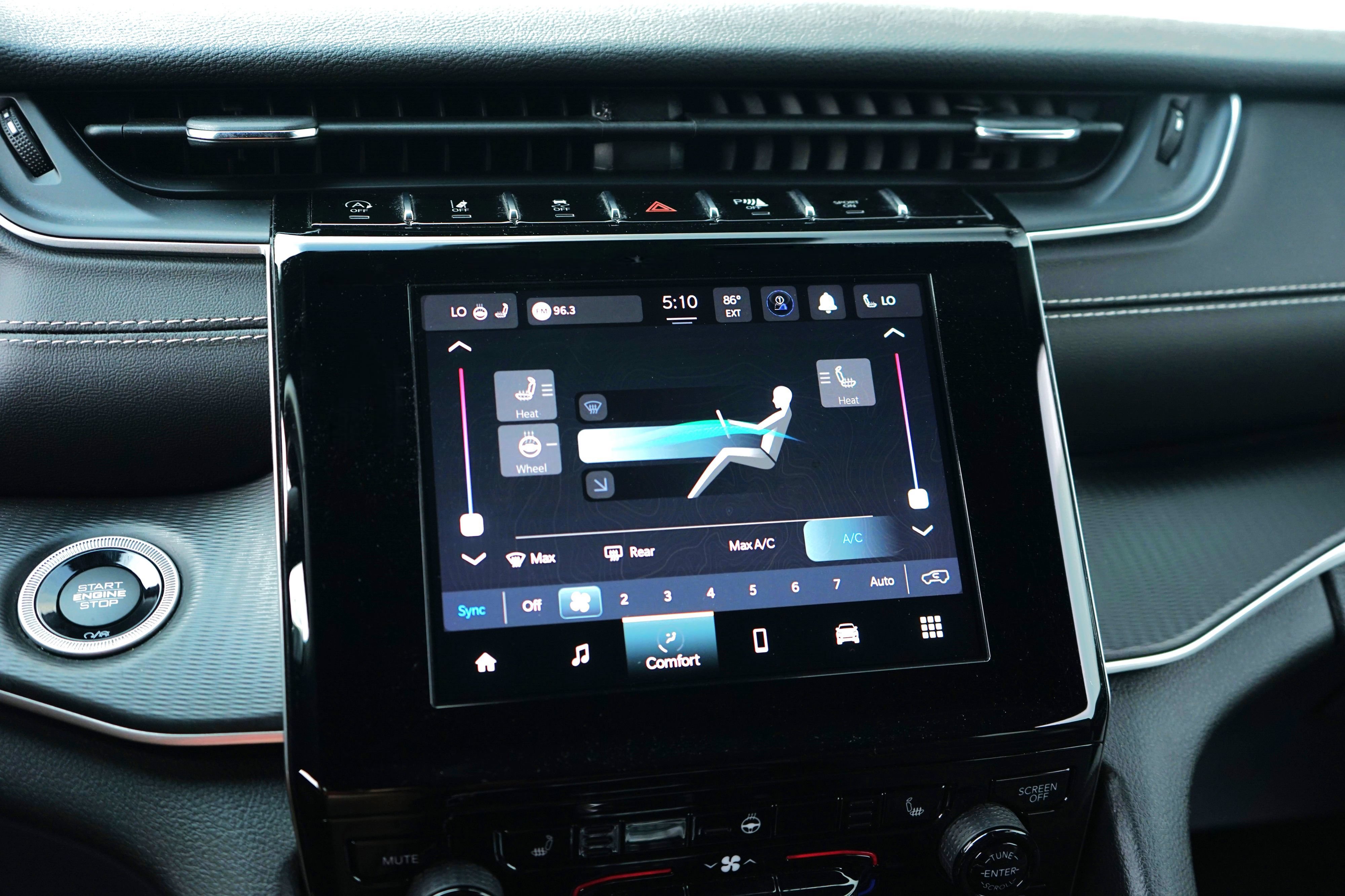Used 2023 Jeep Grand Cherokee Altitude AWD/4WD image 21