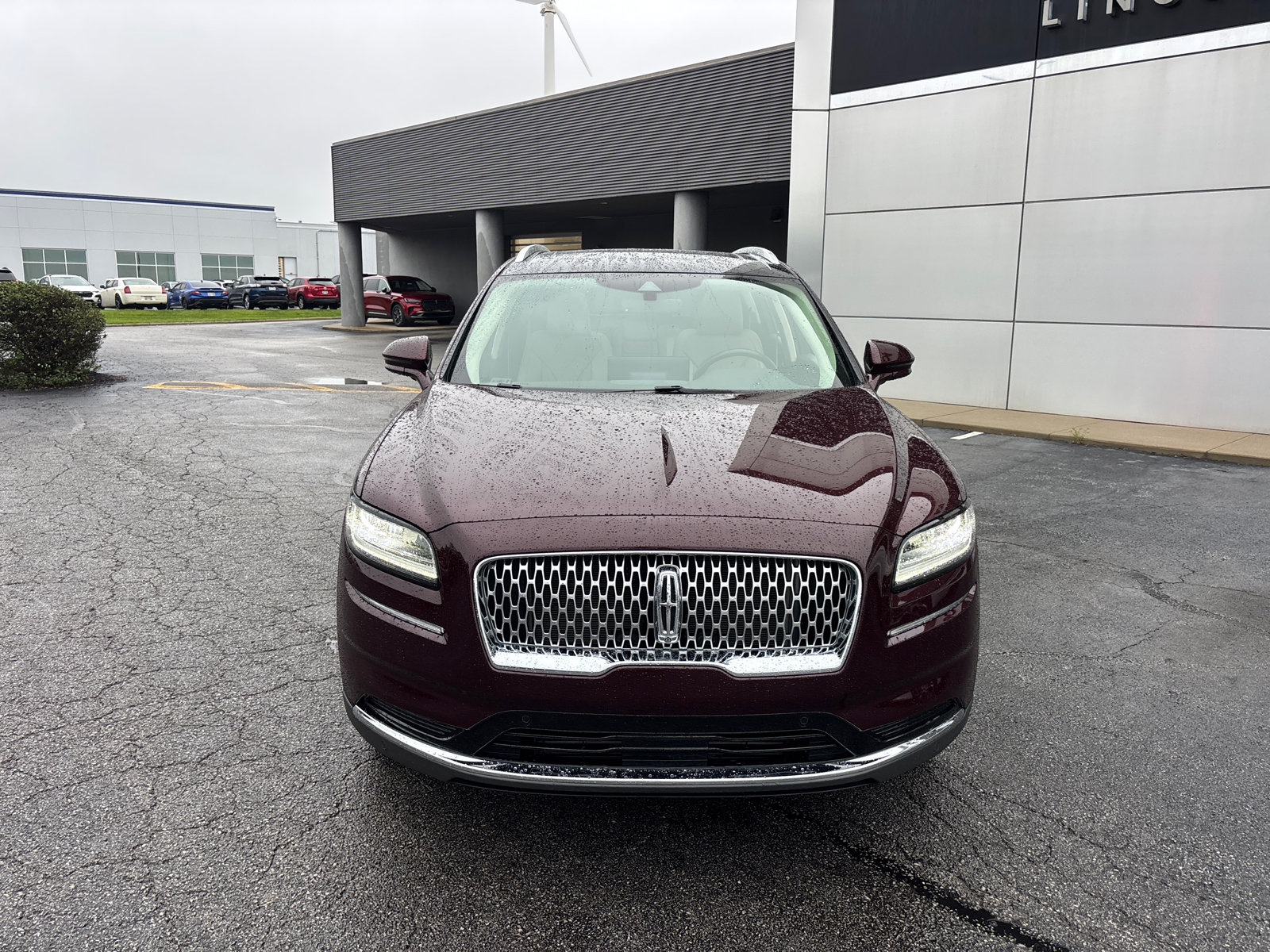 Used 2022 Lincoln Nautilus Reserve AWD/4WD image 2
