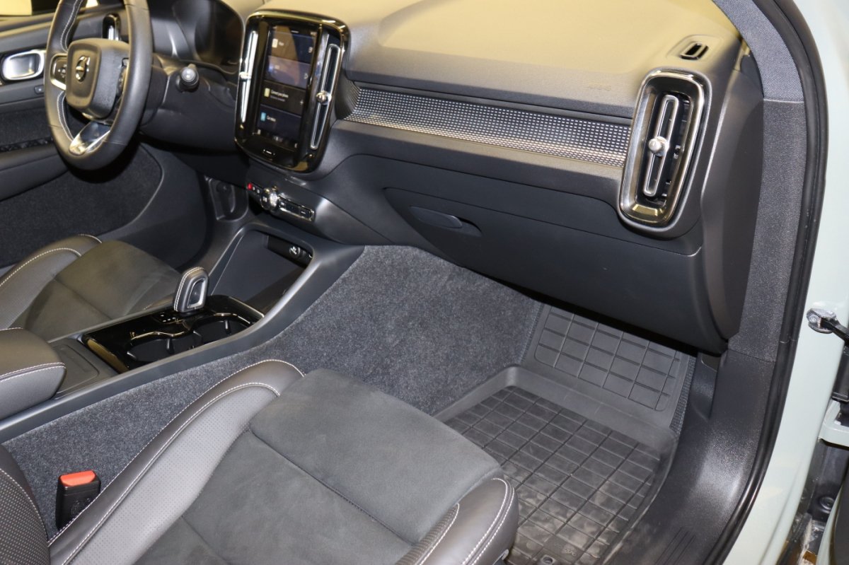 Used 2021 Volvo XC40 P8 Recharge AWD/4WD image 29