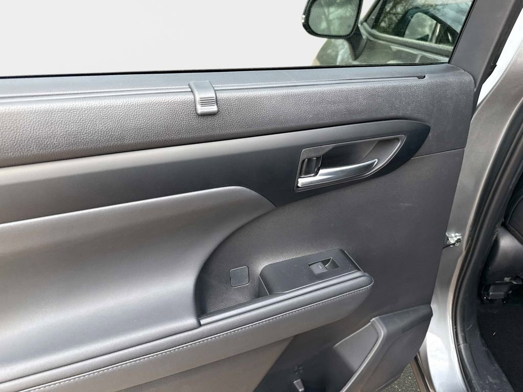 Used 2026 Toyota Highlander XSE image 12