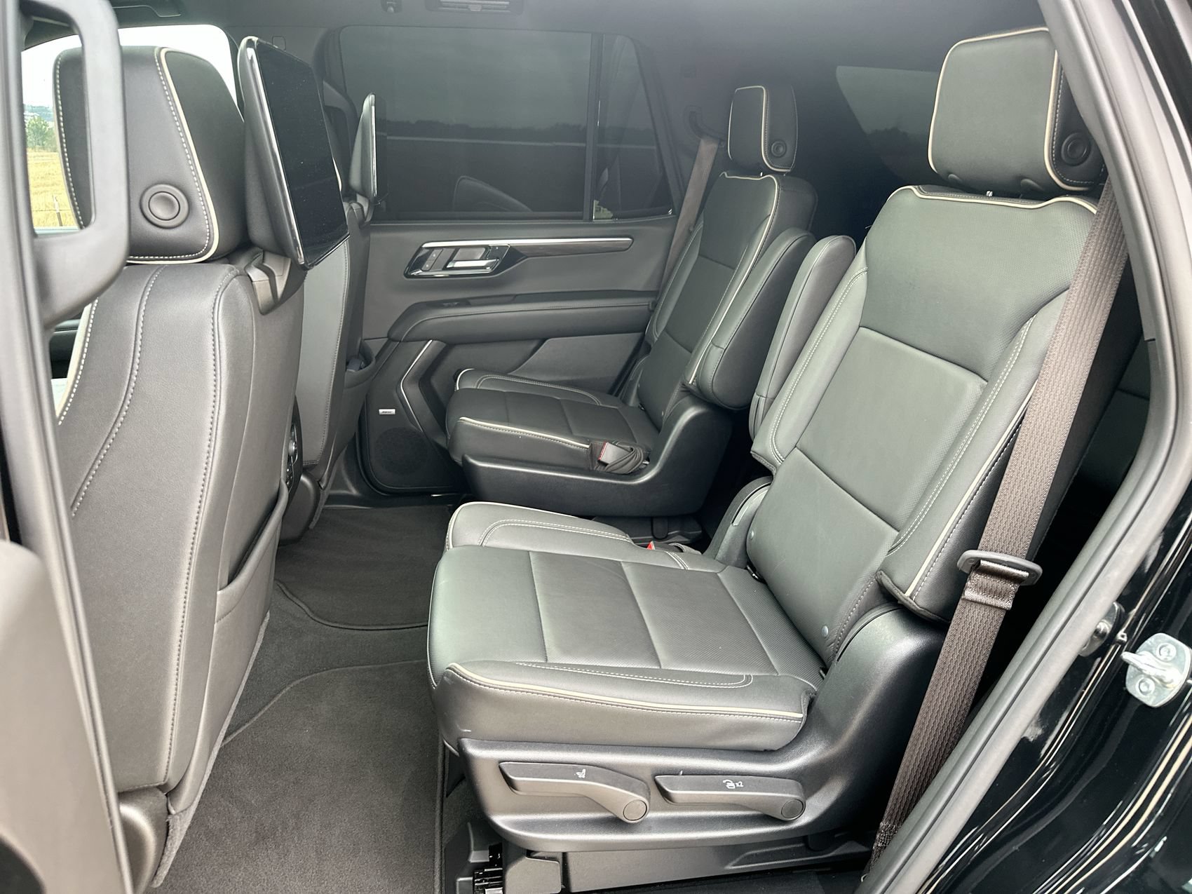 Used 2025 Chevrolet Tahoe Premier RWD image 22