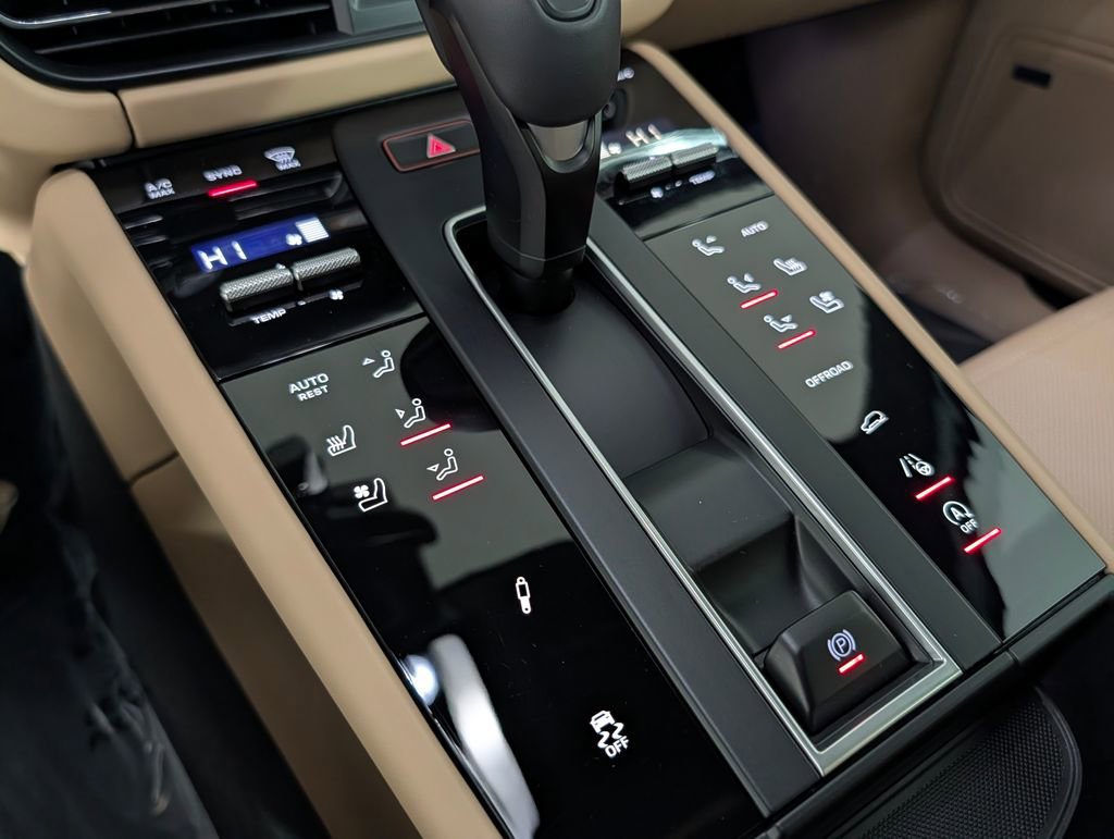 Certified 2025 Porsche Macan S image 32