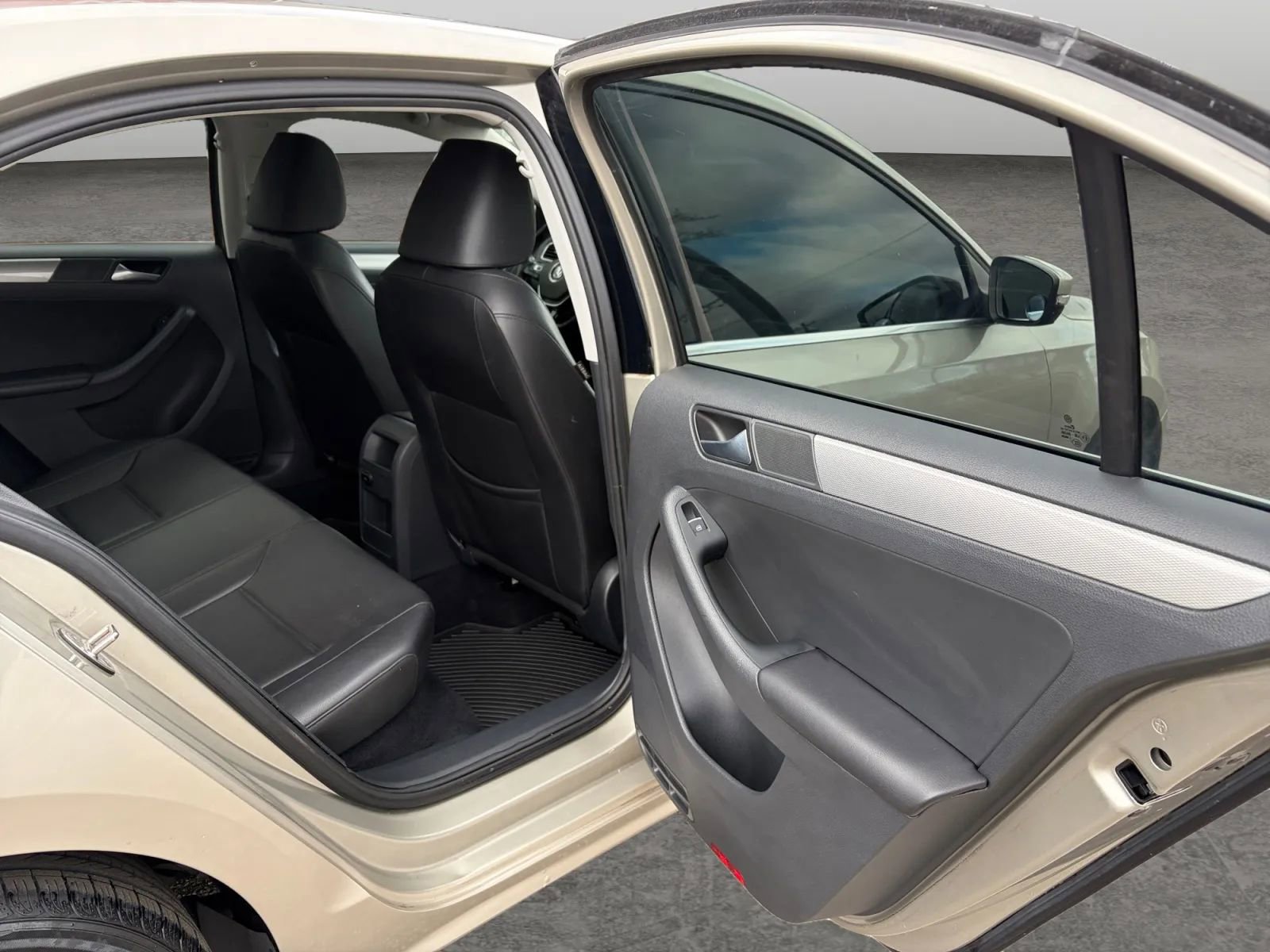 Used 2015 Volkswagen Jetta SE FWD image 15
