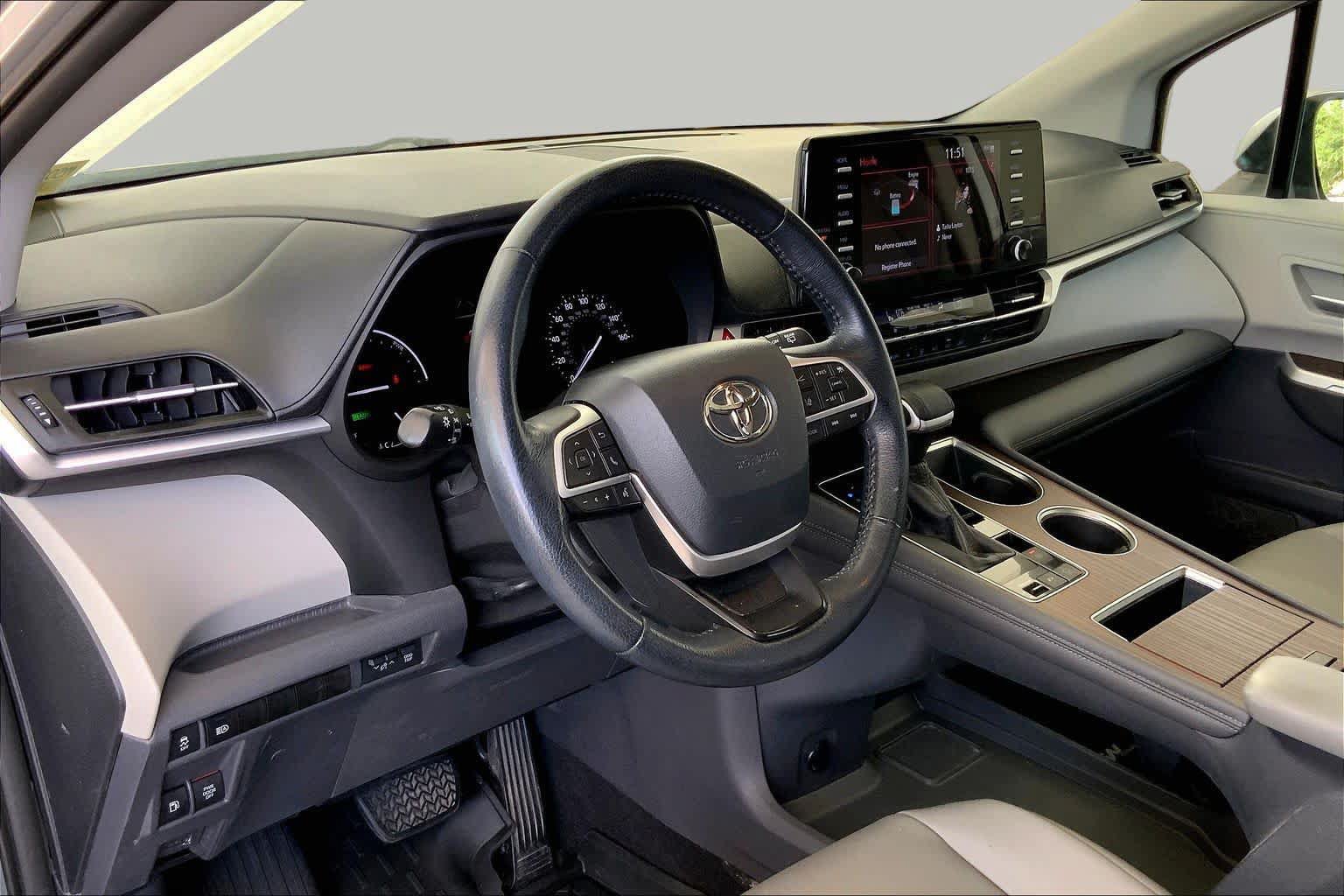 Used 2021 Toyota Sienna XLE FWD image 18