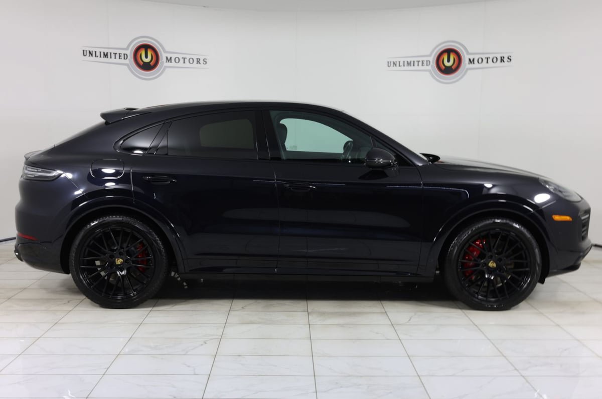 Used 2022 Porsche Cayenne GTS w/ Premium Package Plus AWD/4WD image 2