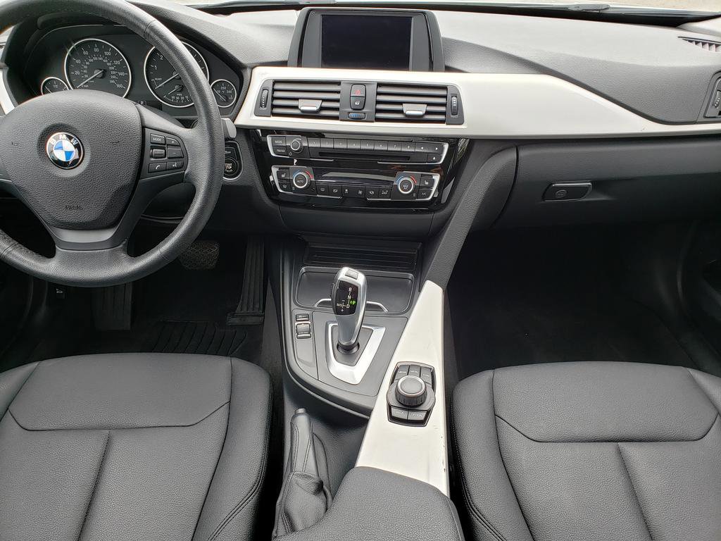 Used 2018 BMW 320i xDrive Sedan image 12