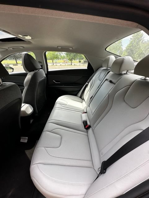 Certified 2025 Hyundai Elantra Limited FWD image 16