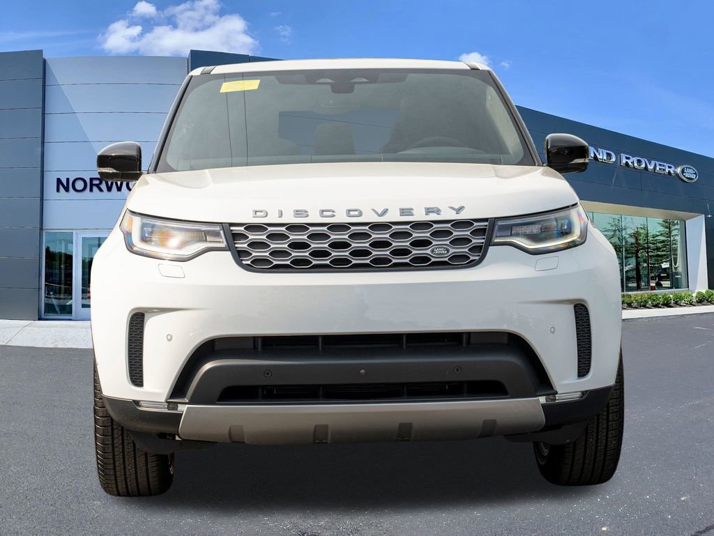 New 2025 Land Rover Discovery S image 2