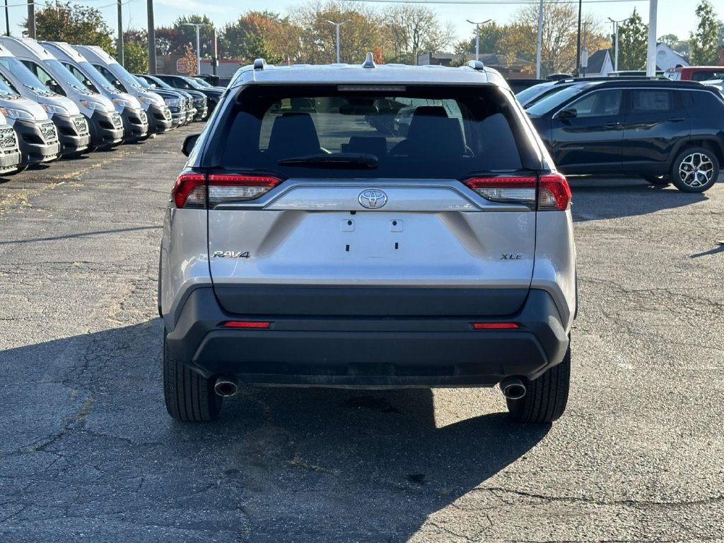 Used 2024 Toyota RAV4 XLE FWD image 5