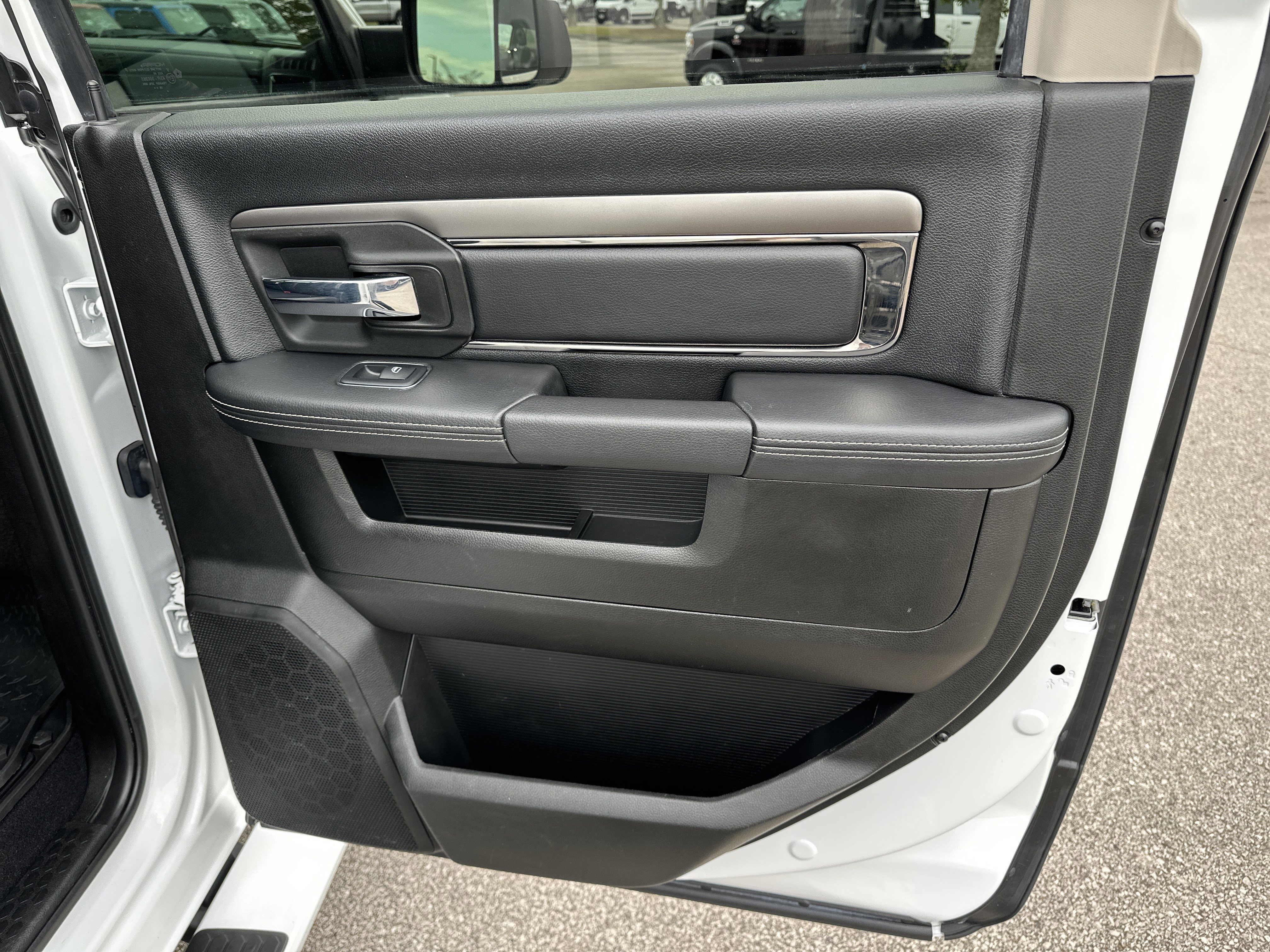 Used 2018 RAM 2500 Big Horn w/ Sport Appearance Group image 17