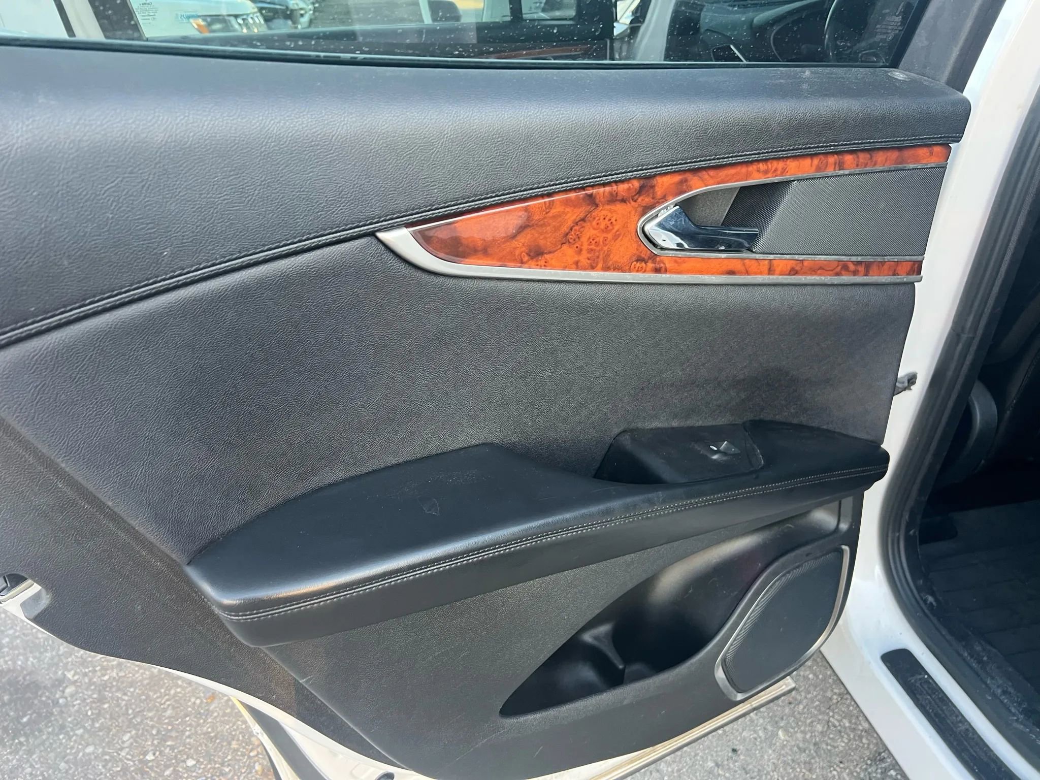 Used 2016 Lincoln MKX Reserve w/ Climate Package image 40