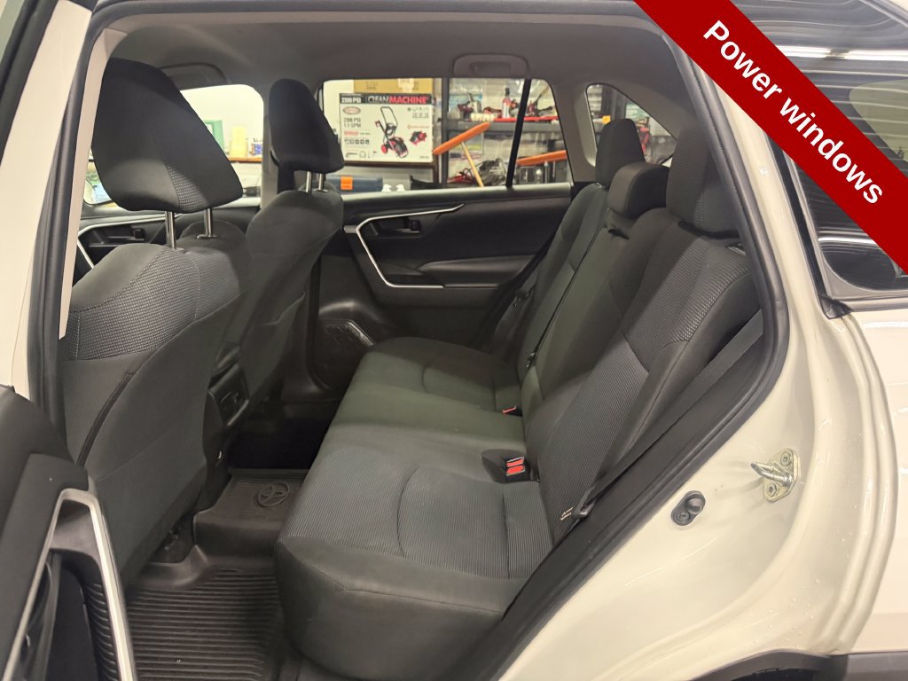 Used 2022 Toyota RAV4 LE AWD/4WD image 30
