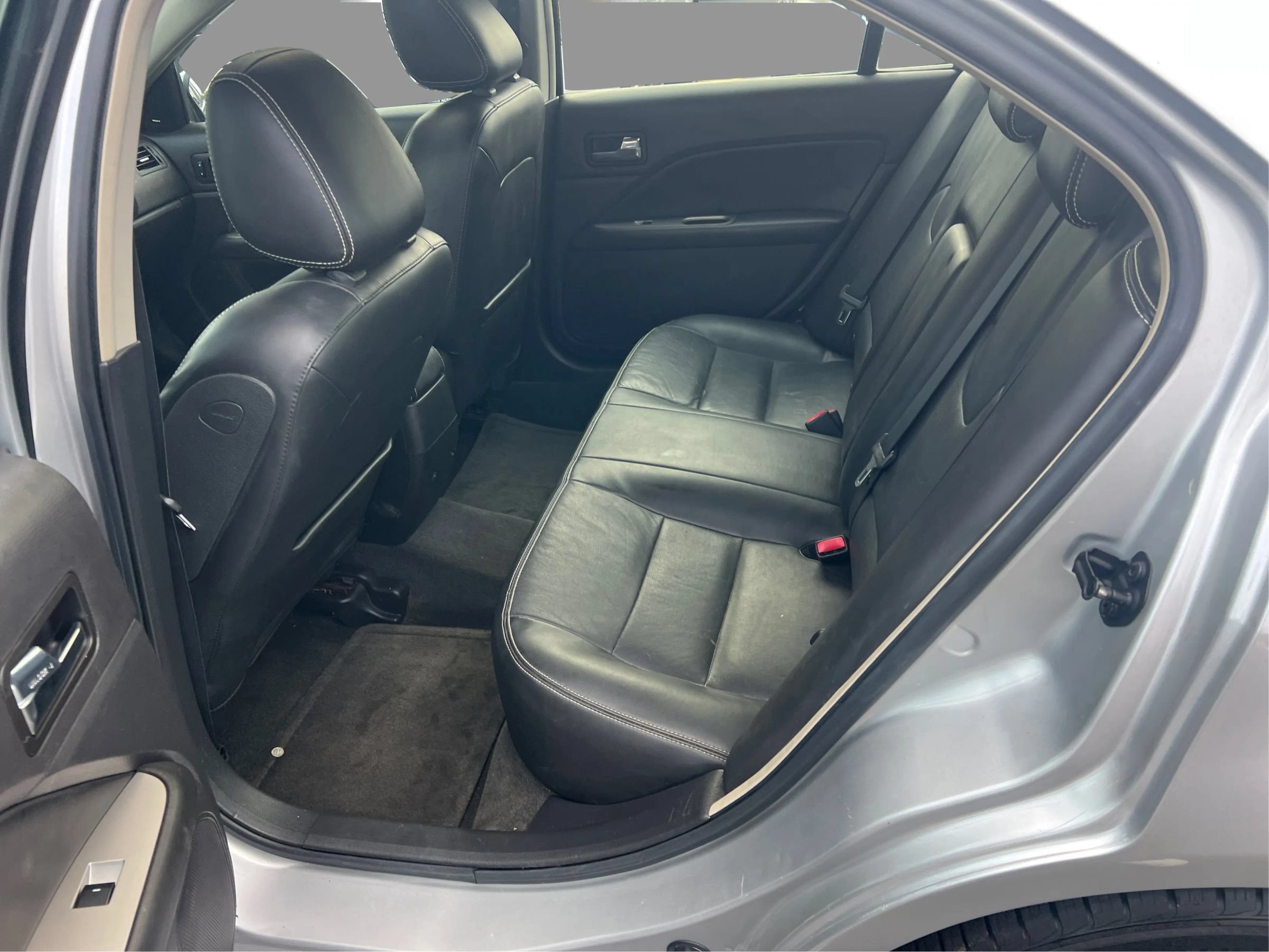Used 2010 Ford Fusion SEL FWD image 11