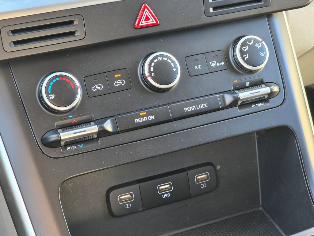 Used 2024 Kia Carnival LX image 29