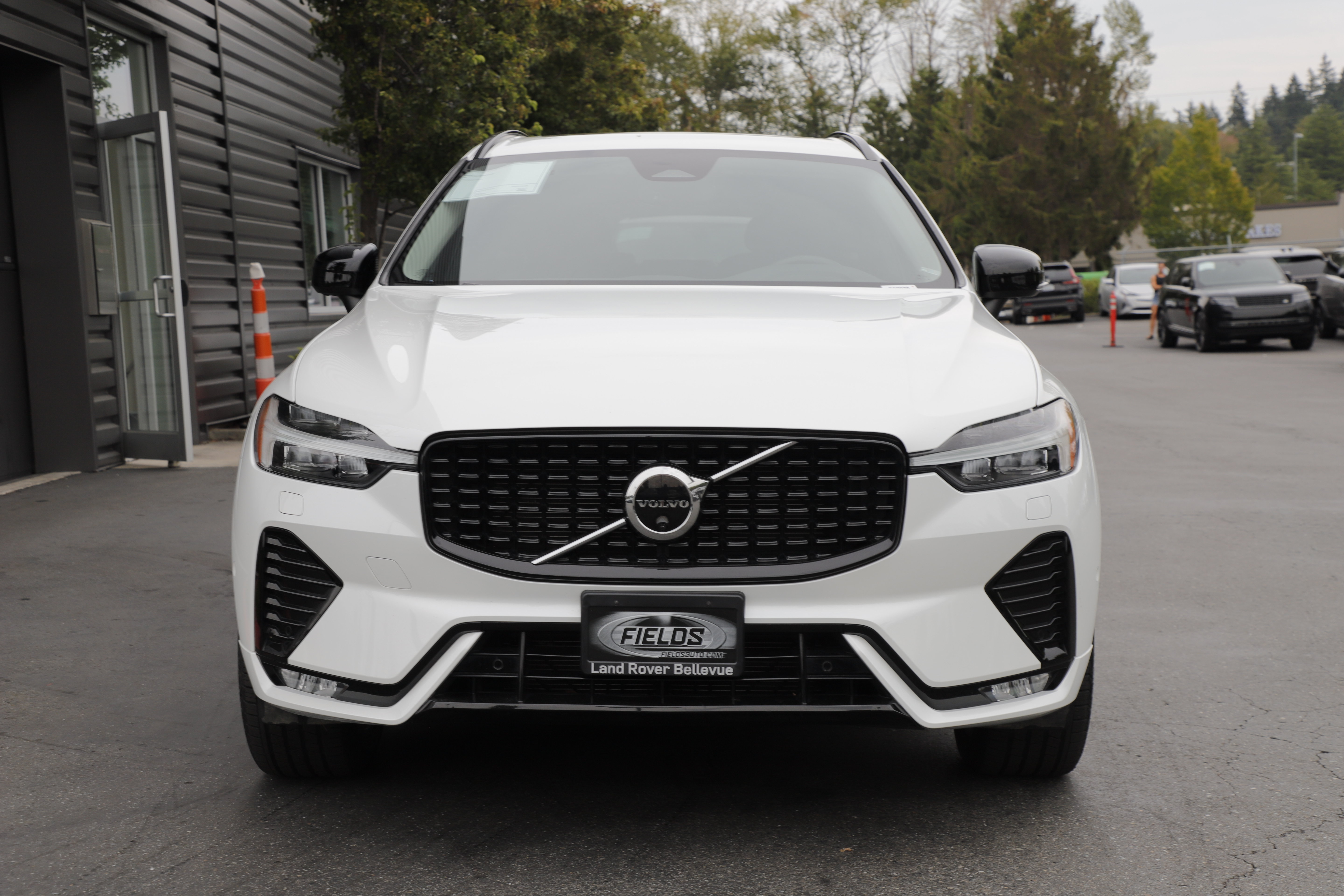 Used 2023 Volvo XC60 B5 Plus w/ Climate Package AWD/4WD image 6