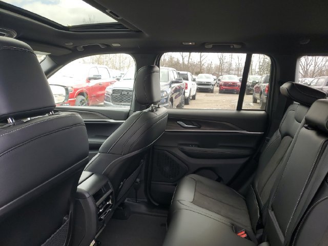 New 2026 Jeep Grand Cherokee Altitude AWD/4WD image 11