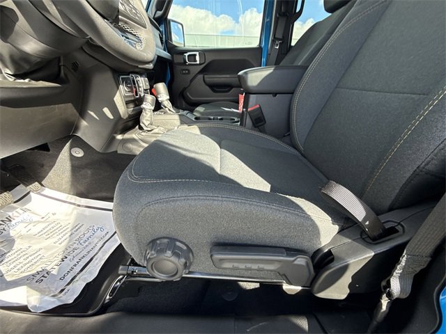 Used 2025 Jeep Gladiator Sport image 12