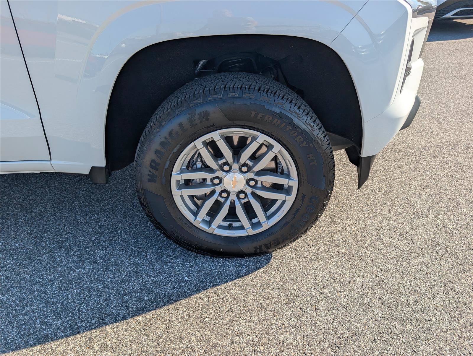 Used 2024 Chevrolet Colorado LT w/ LT Convenience Package III AWD/4WD image 9