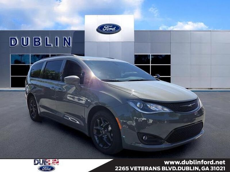 Used 2020 Chrysler Pacifica Touring-L Plus FWD image 1