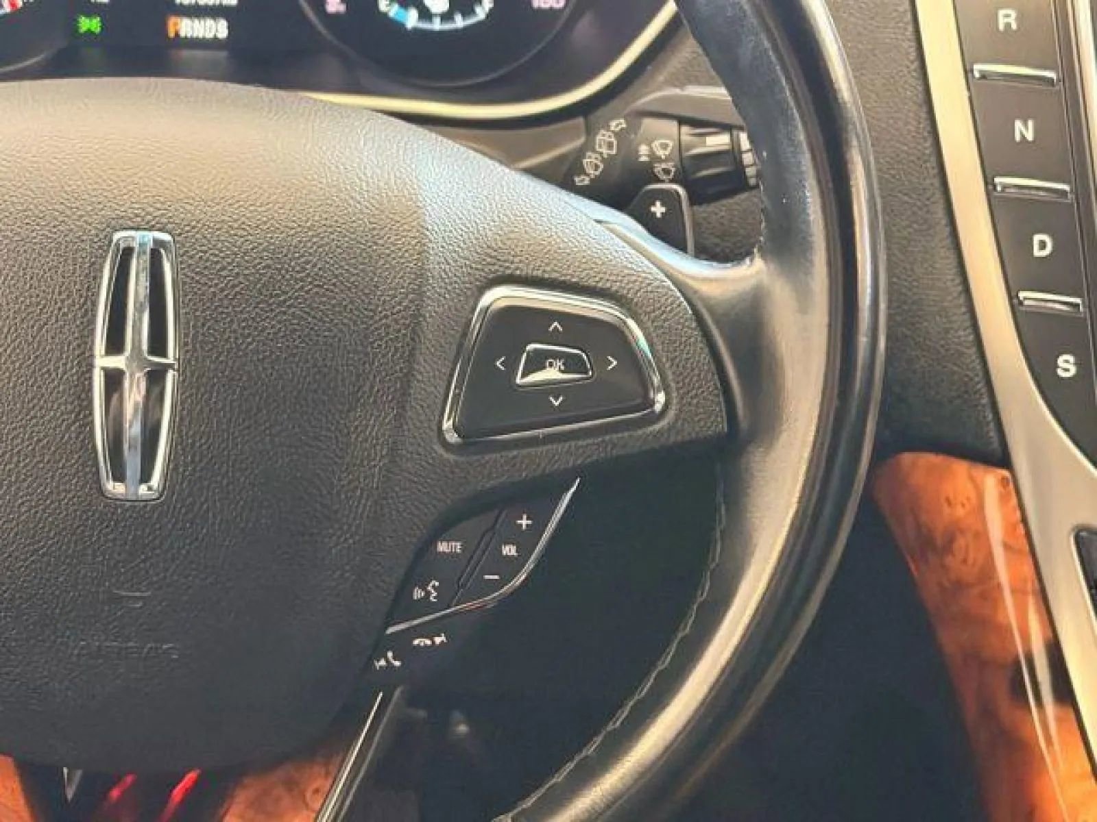 Used 2017 Lincoln MKX Select w/ Select Plus Package image 28