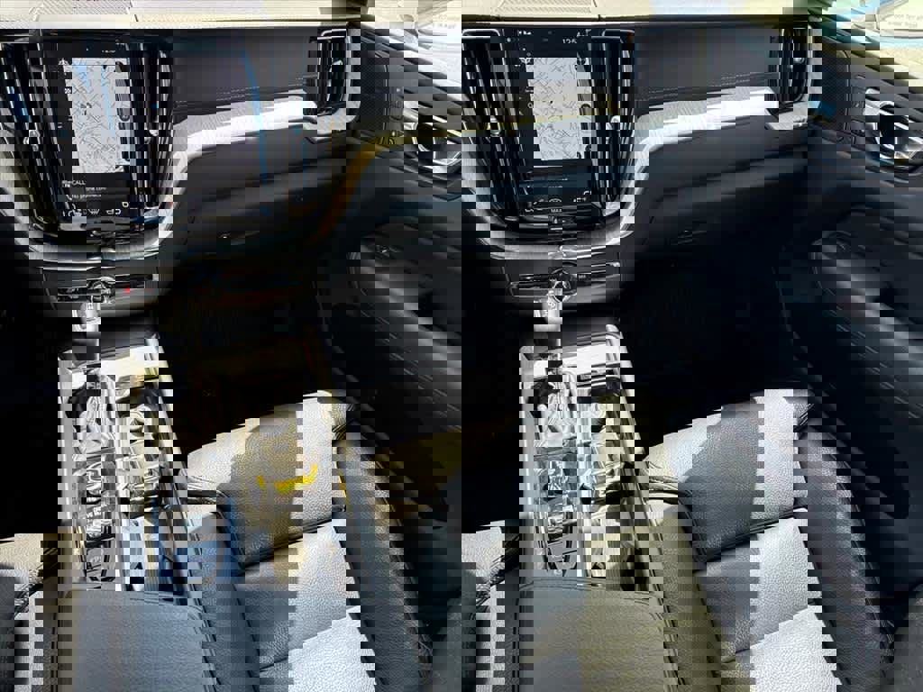 Used 2020 Volvo XC60 T5 Inscription w/ Protection Package Premier image 5